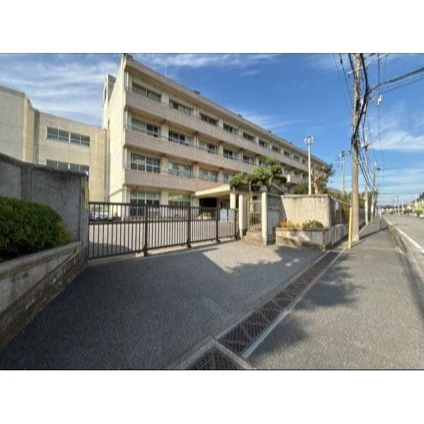 千葉市花見川区幕張本郷6丁目 幕張本郷中学校(中学校)まで約650m(徒歩9分)