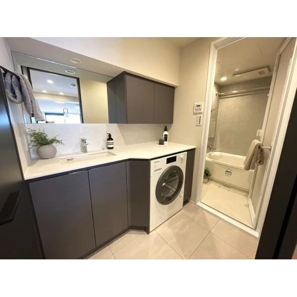 インペリアル六本木１号館 洗面室＆浴室　※家具・調度品は販売価格に含まれません