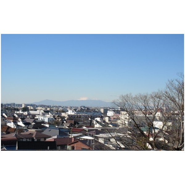 大田区田園調布５丁目 古家２階バルコニーからの眺望　広がる青空と遠方に佇む富士山の美しい景色！