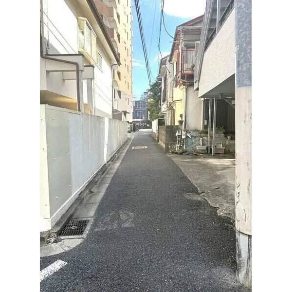 文京区大塚4丁目 徒歩圏内に2駅利用可能な利便性に加え、スーパー・学校・公園も身近に揃う暮らしやすい住環境です。