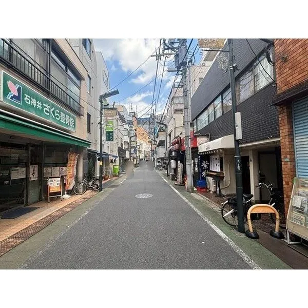 練馬区石神井町3丁目 前面道路含む外観
