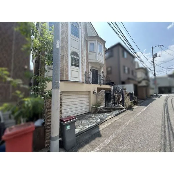 渋谷区代々木5丁目 前面道路含む現地外観
