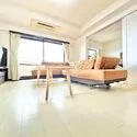 ヒルトップ横浜東寺尾 南東向きの明るいリビング空間。隣の洋室の引き戸を開放すれば、約22.9帖の大空間として利用いただけ…