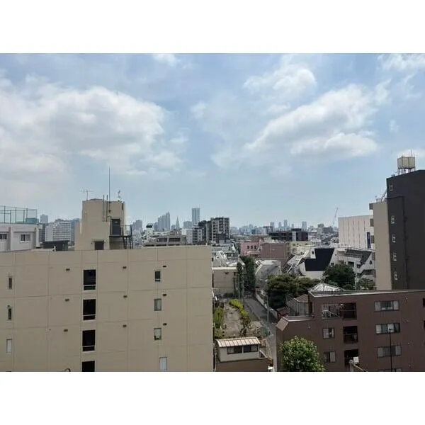 ライオンズマンション方南町駅前 上層階ならではの圧迫感のない景色が広がる、開放的で心地よい眺め
