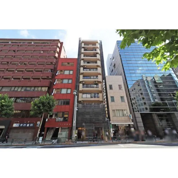 藤和新宿御苑コープ 外観:向かって右から3番目、左からも3番目が該当物件 大規模修繕中(撮影年月:2026年06月)