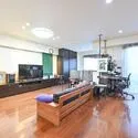 プレシャスアパートメント溝の口ビィーク 洋室。角住戸で窓が多く、南西側は明るい陽射しが射し込みます。
