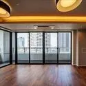 コンシェリア西新宿ＴＯＷＥＲ´Ｓ　ＷＥＳＴ リビング(2)