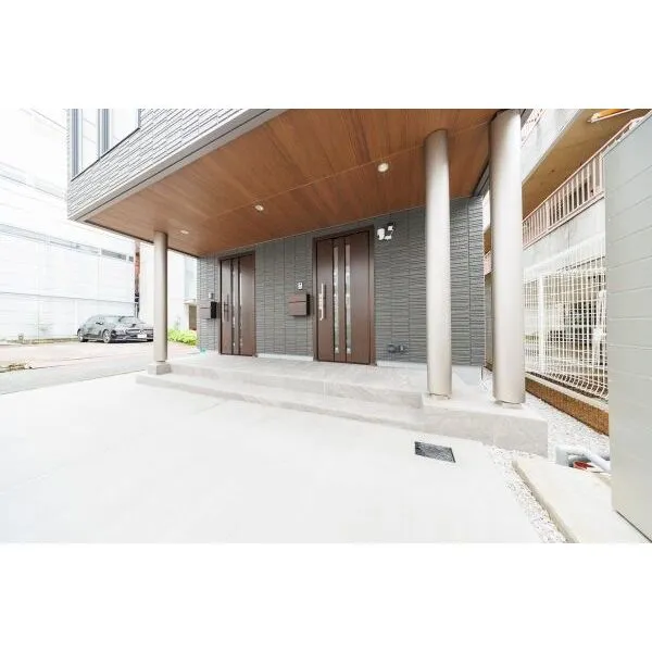 大田区蒲田４丁目 玄関口が2か所設けられ、防犯カメラも標準設置した玄関