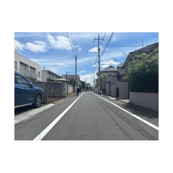 杉並区西荻南４丁目 南側前面道路（左側更地部分が本物件）