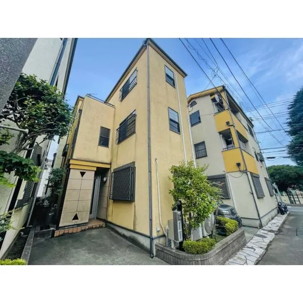朝霞市膝折町４丁目 外観：中央の建物(撮影年月：2026年08月)