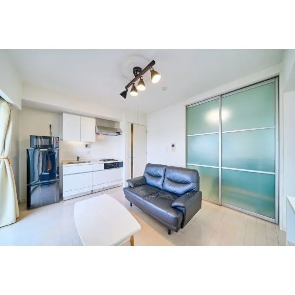 ダイナシティ方南町 ナチュラルな明るさに包まれた、白を基調とした室内
