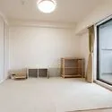 ブリリアシティ石神井公園アトラス リビングに隣接している洋室はクローゼットが大きく、収納が豊富です。