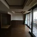 ロイヤルアーク覚王山 折上げ天井が採用され、空間を開放的に演出してくれます。和室の引き戸を開放して一体利用も可能です。
