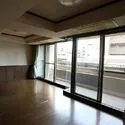 ロイヤルアーク覚王山 南側は窓面が広く配置され、柔らかな光が室内に入ります。明るい空間で、ゆったりと寛ぐことができます。