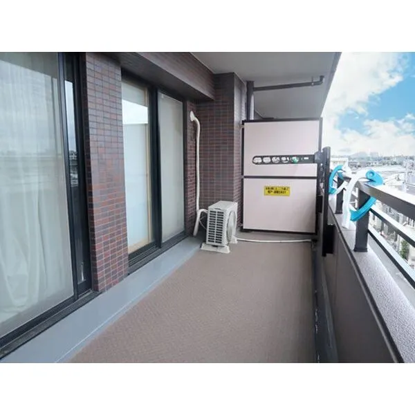 コスモ下総中山 12m2の南東向きバルコニー