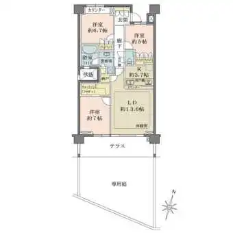 専用庭付き、陽当り良好な南向き住戸。ウォークインクローゼットや納戸など、収納豊富な間取りです。