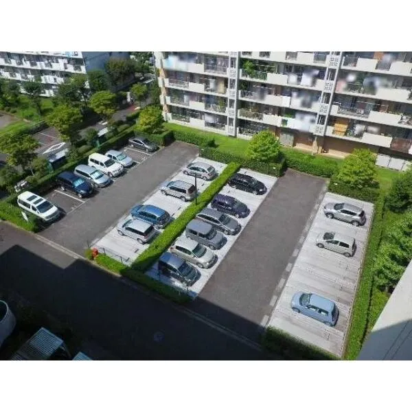 府中グリーンハイツ4号棟 駐車場