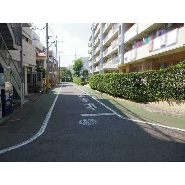 府中グリーンハイツ4号棟 前面道路