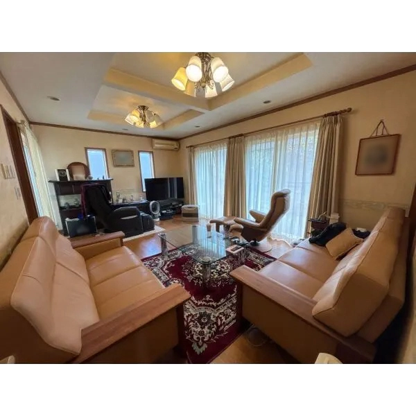 川崎市麻生区岡上２丁目 リビング　家具・調度品は価格に含まれません。