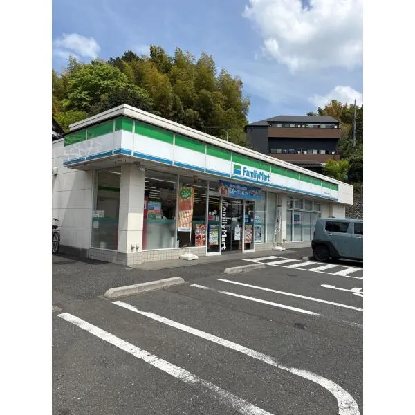 川崎市麻生区岡上２丁目 ファミリーマート町田能ヶ谷町店（コンビニ）まで約500m（徒歩7分）