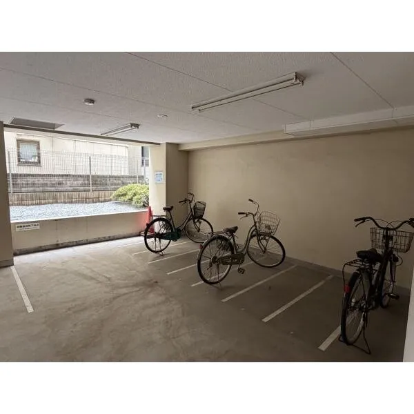 アージョ・クレアーレ横浜大口 自転車置き場　空き状況、料金はお問い合わせください