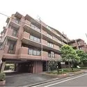 ライオンズガーデン鶴見 現地外観を側から撮影（景観は永続的に保証されるものではございません）