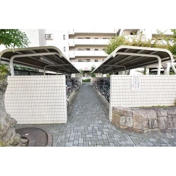 シティコーポ植田B棟 駐輪場
