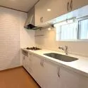 横浜市泉区上飯田町 収納付きシステムキッチン。パスタ鍋や圧力鍋の出し入れもスムーズ。