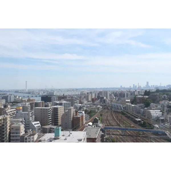 ロイヤルタワー横濱鶴見 周辺に高い建物がなく、開放感を堪能できる15階からの景色。天気の良い日には、横浜ならではの美しい・…