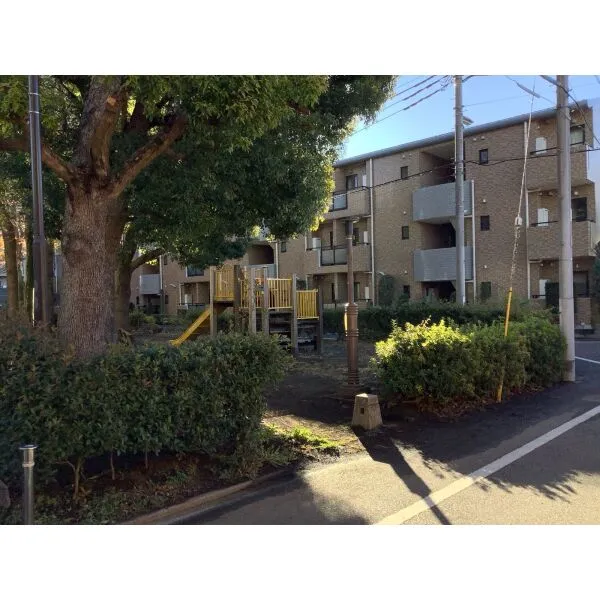 小金井市中町４丁目 本町カツラ公園（公園）まで約700m（徒歩9分）