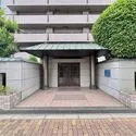 コート新深江 前面道路に面するエントランスです。門がございます。