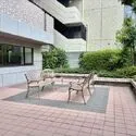 コート新深江 建物入り口横にテラス席がございます。