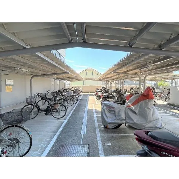 高槻ガーデンハウス バイク置場
