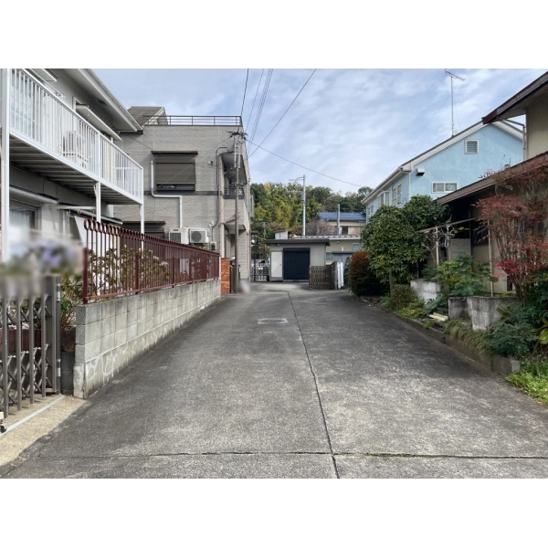 八王子市中野山王２丁目 北側通路