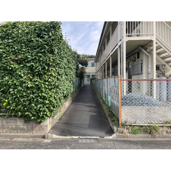 八王子市中野山王2丁目 南側現況通路(水路)