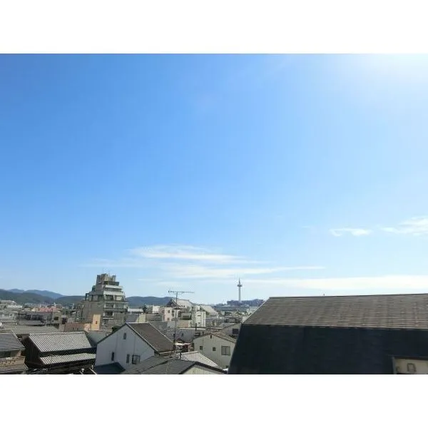 プレサンスロジェ京都烏丸五条 バルコニーからは京都タワーが望めます。