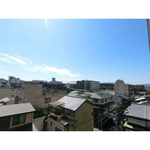 プレサンスロジェ京都烏丸五条 バルコニーからの眺望、南向きのため陽当り良好です。