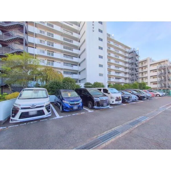エンゼル萩中パークハイツ 【駐車場】