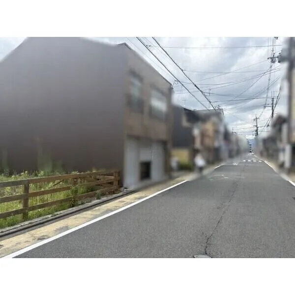 京都市上京区大宮通寺之内上る３丁目筋違橋町 ゆとりある敷地を活かし、広々リビングやテラス・お庭・複数台の駐車スペースなど理想の住まいを。