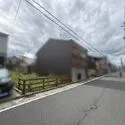 京都市上京区大宮通寺之内上る３丁目筋違橋町 前面道路は幅員約8.3m。ゆったりとした幅員で前面建物の圧迫感が少なく、お車の出入りもスムーズです。