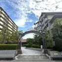 ジークレフ上甲子園 総戸数112戸の大規模マンションです。