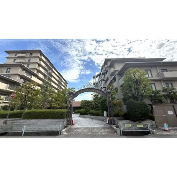 ジークレフ上甲子園 総戸数112戸の大規模マンションです。