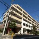 ロイヤル西宮ウイングコート 2002年10月築　総戸数66戸のマンションです。