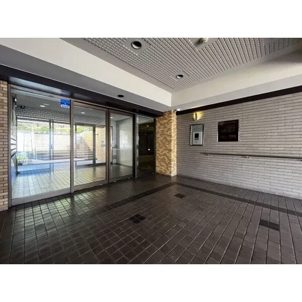 ライオンズマンション川名山 エントランス