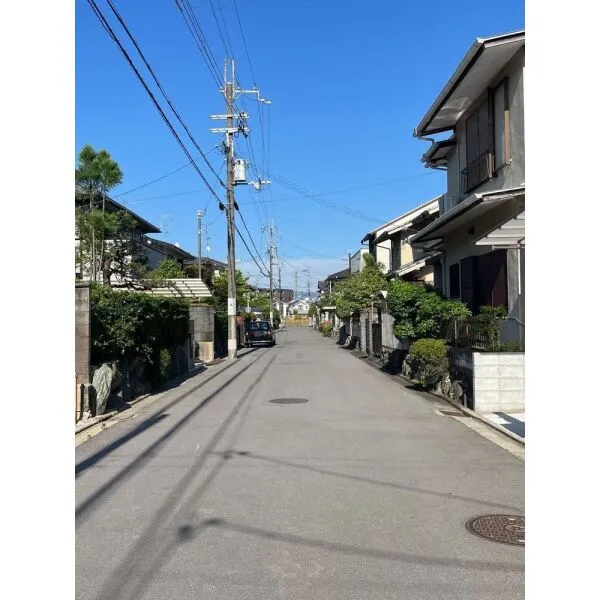 京都市西京区下津林六反田 前面道路（東側望む）