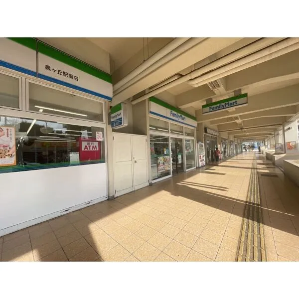 マスターズステージ泉ヶ丘 ファミリーマート泉ヶ丘駅前店（コンビニ）まで約1100m（徒歩14分）