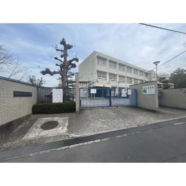 マスターズステージ泉ヶ丘 市立三原台小学校（小学校）まで約1200m（徒歩15分）