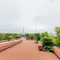 ライオンズ南千住グランプレイス マンション内にある屋上テラスです。