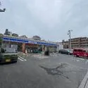 横浜市神奈川区片倉５丁目 ローソン横浜片倉四丁目店 約３７０ｍ（徒歩５分）