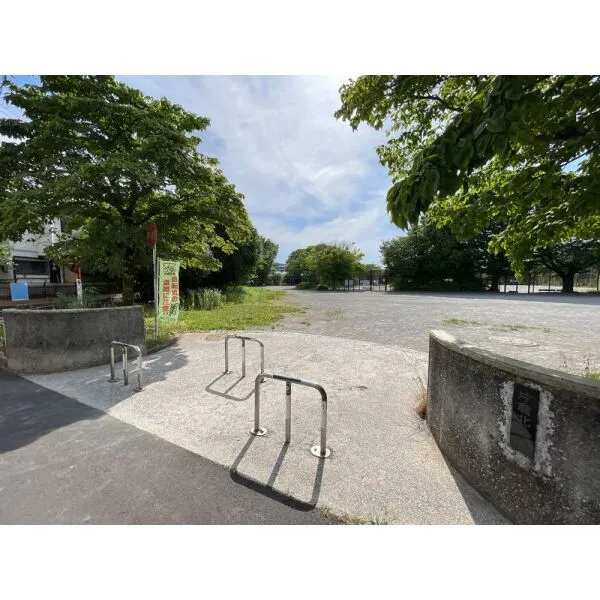 横浜市神奈川区片倉５丁目 片倉北公園 約２１０ｍ（徒歩３分）